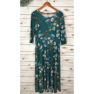 NWT FLORAL MAXI DRESS SIZE LARGE